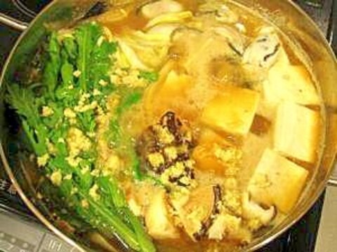 ぽかぽかあったまる、牡蠣と豆腐のみそショウガ鍋